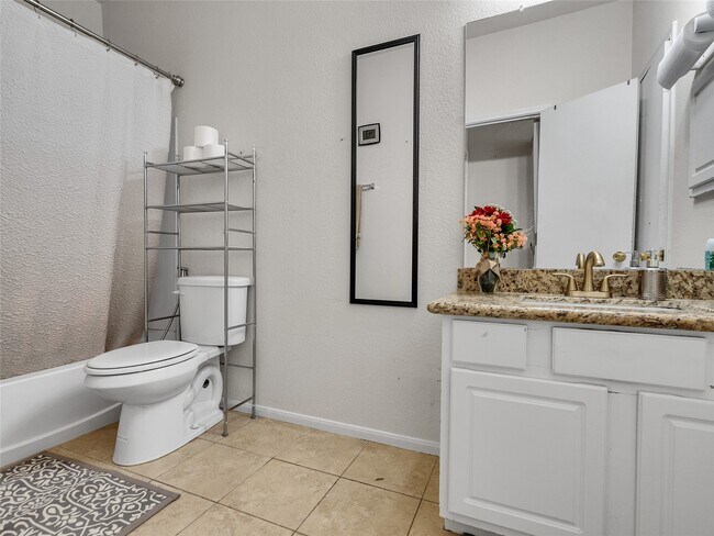 Building Photo - 5514 Gatesprings Ln