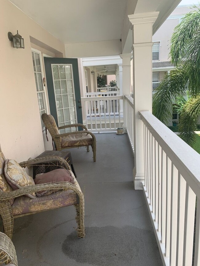 Building Photo - 571 Water St