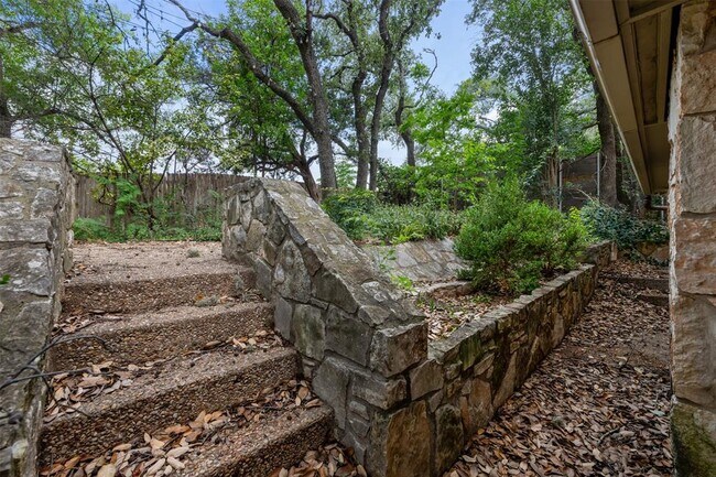 Building Photo - 3138 Honey Tree Ln