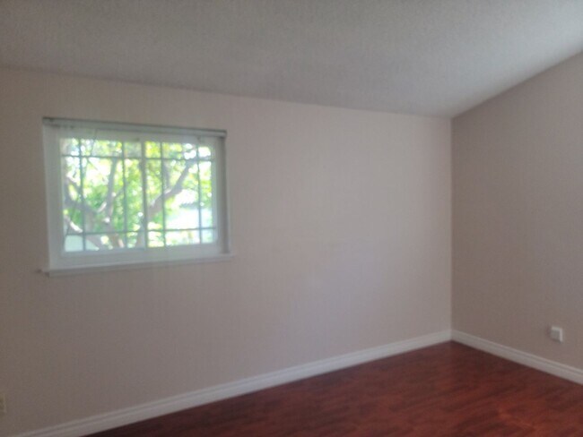 Building Photo - Beautiful 4 Bedroom 2 Bathroom Granada Hills Home Ready for Move In!