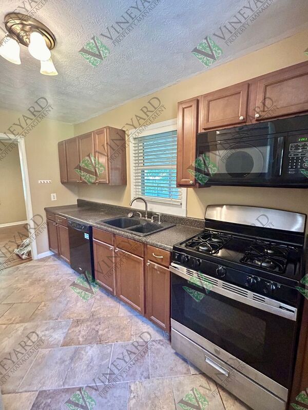 Building Photo - 4306 Hillcrest Dr