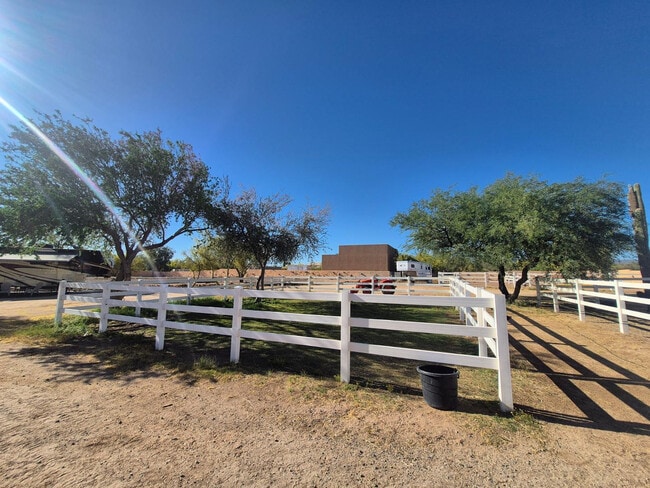 Building Photo - 6740 E Dixileta Dr