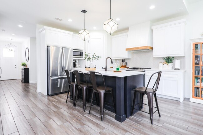 Building Photo - 1419 Calamian Dr