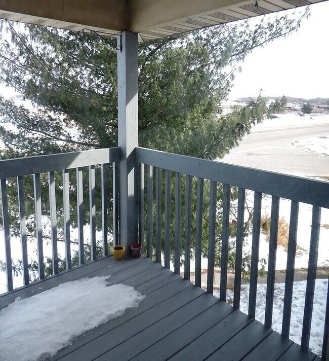 Building Photo - $1,025 | 2 Bedroom, 1 Bathroom Condo | No ...
