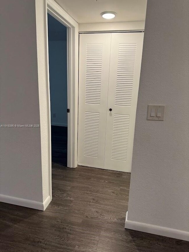 Building Photo - 12430 Vista Isles Dr