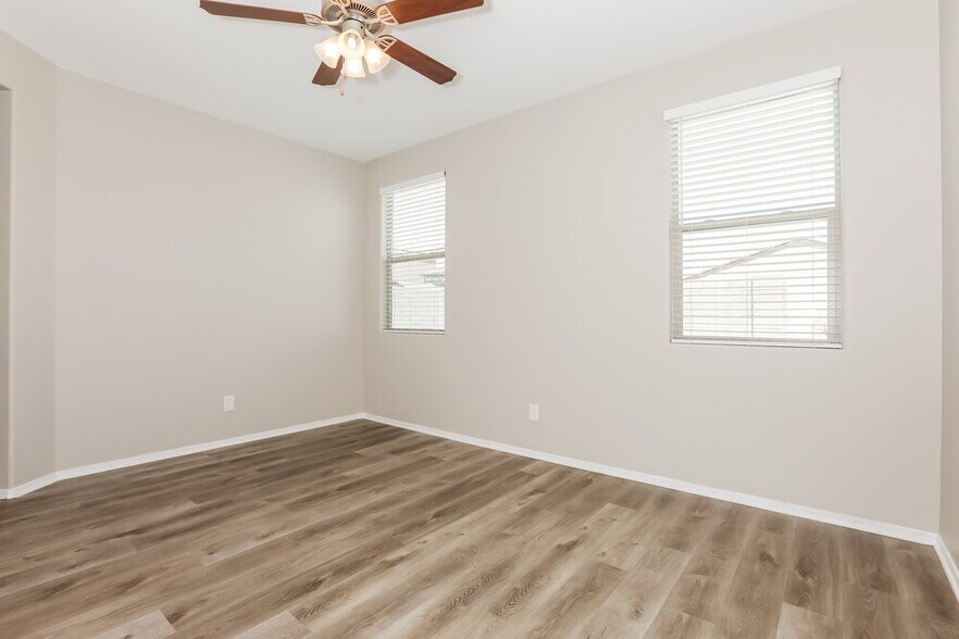 Building Photo - 4532 W Vervain Ave