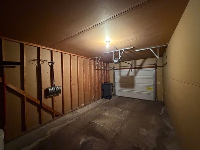 Building Photo - 2 Bed 1 Bath Side By Side Duplex in Port Edwards