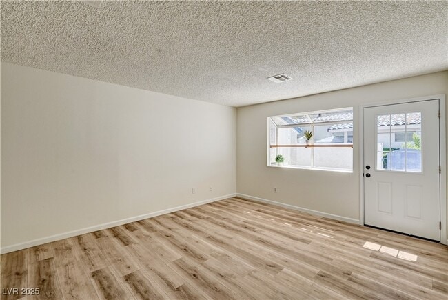 Building Photo - 2040 Willowbury Dr