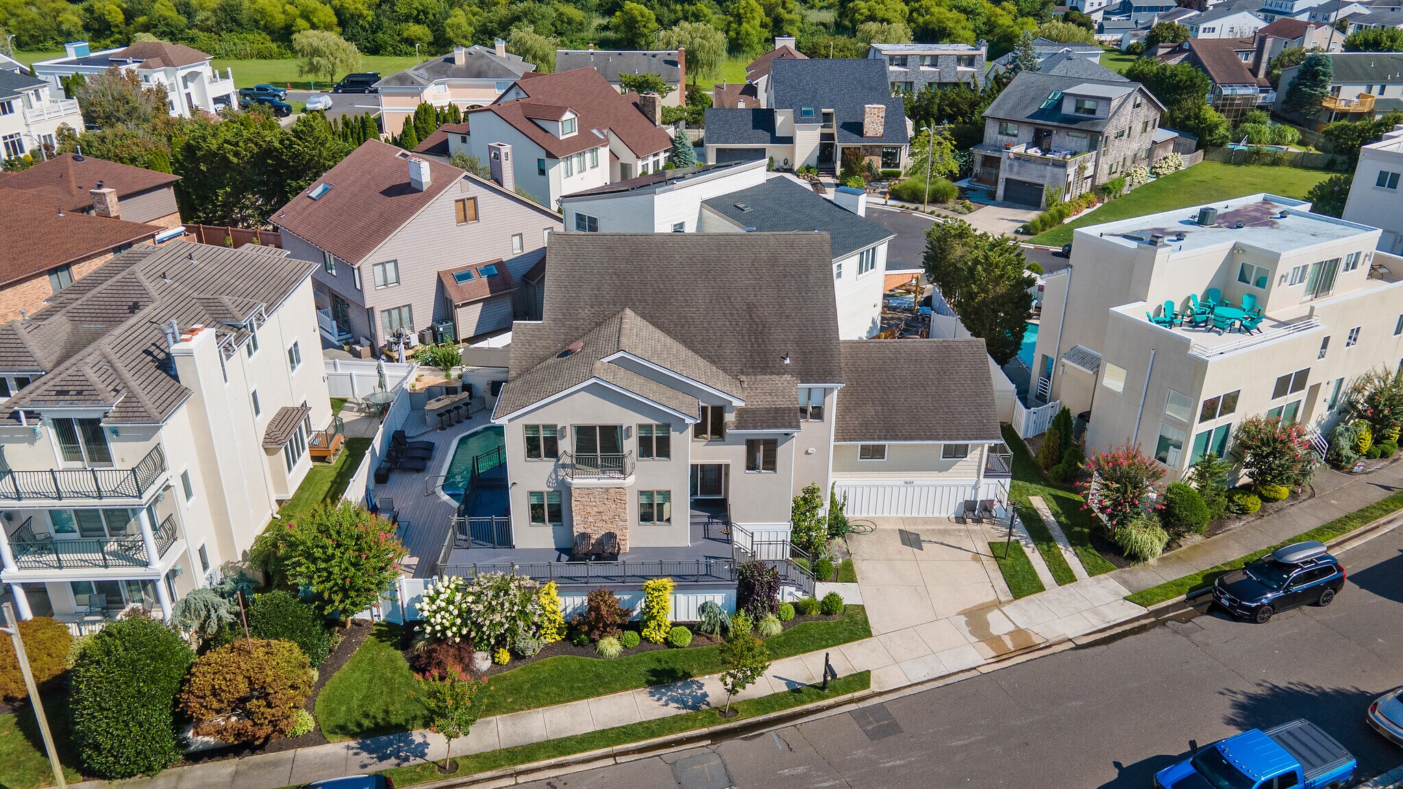 Building Photo - 7600 Bayshore Dr