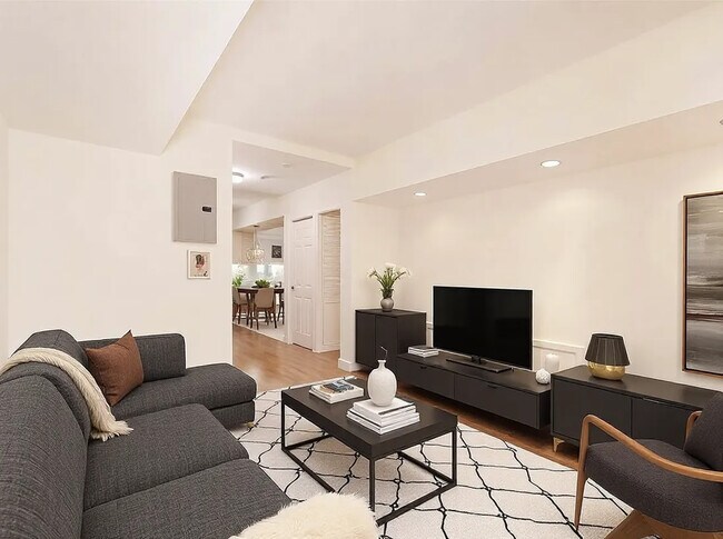 Building Photo - 48 Beacon St