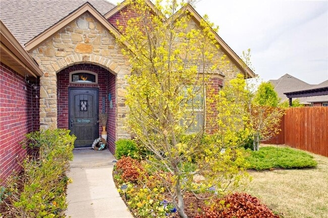 Building Photo - 13609 Gentry Dr