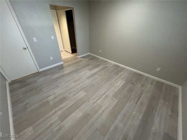 Building Photo - 6871 Tamarus St