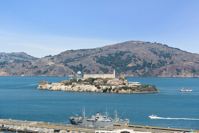 Building Photo - 900 Green St