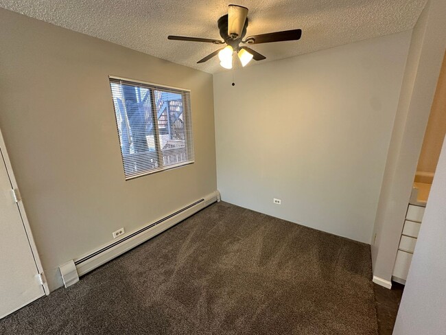 Building Photo - LOCATION LOCATION!! Newly remodeled 1-bedr...