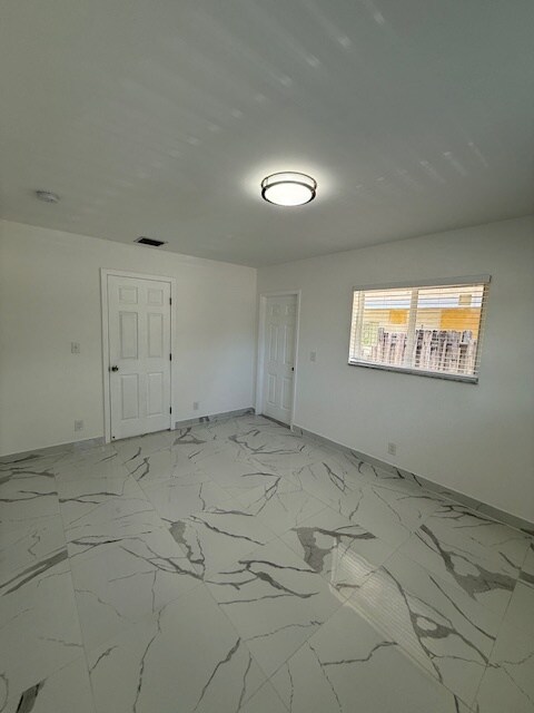 Building Photo - 5962