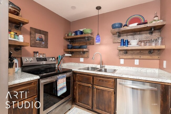 Building Photo - Beautiful 2-bedroom 2-bathroom upstairs unit located in the desirable Rock Springs II Community