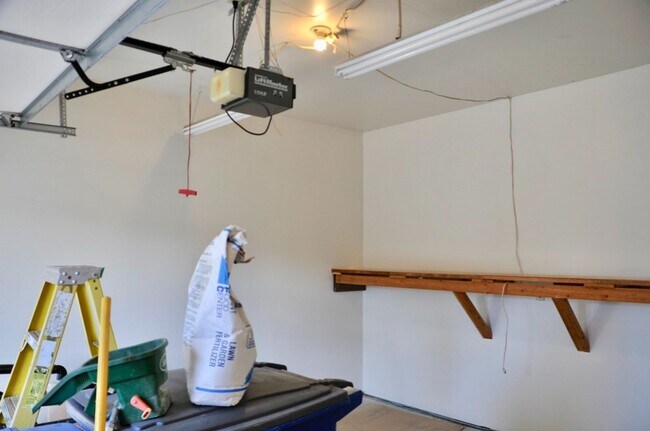 Building Photo - 2 bed 1 bath duplex Post Falls