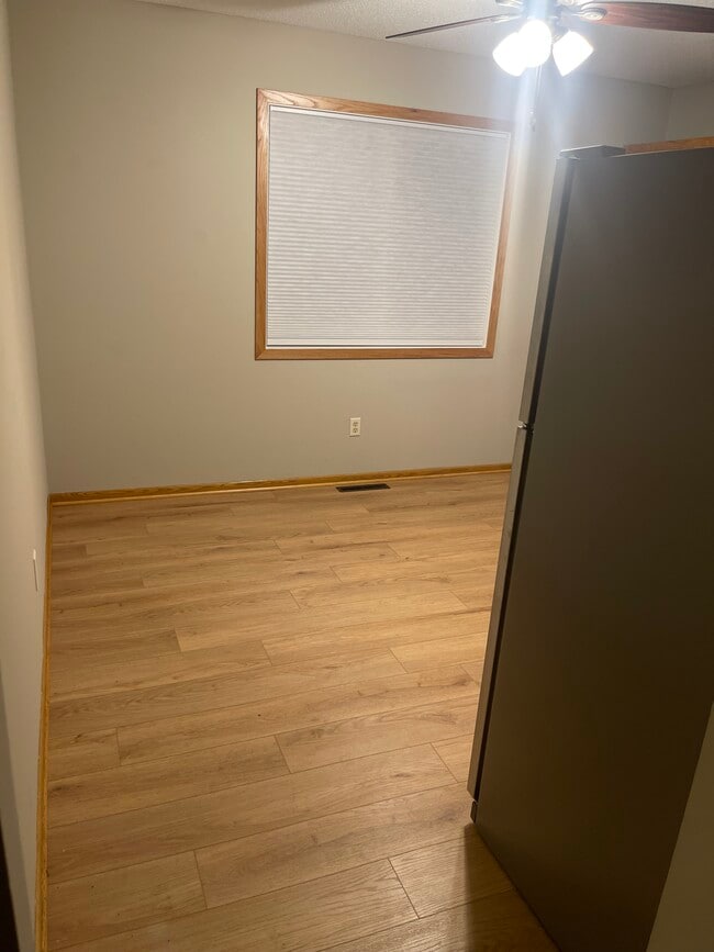 Building Photo - 13752 Round Lake Blvd NW