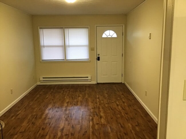 Building Photo - Bolivar MO 1 Bed, 1 Bath Apartment