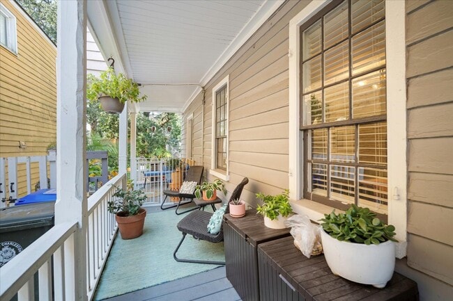 Building Photo - 237 Coming St