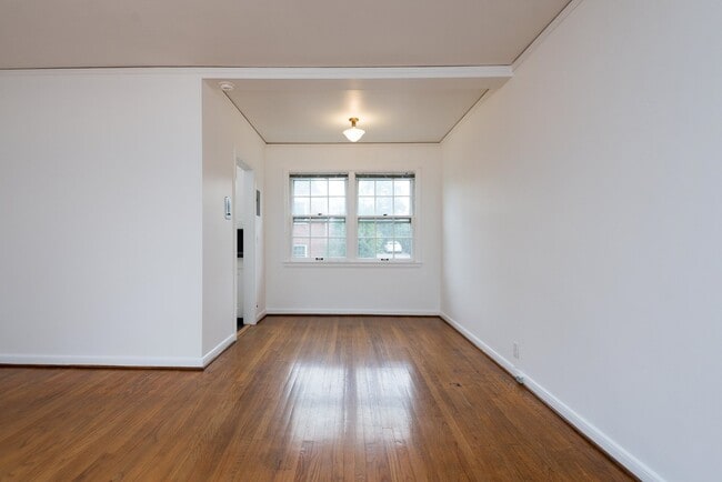 Building Photo - 5600 NE Sandycrest Terrace