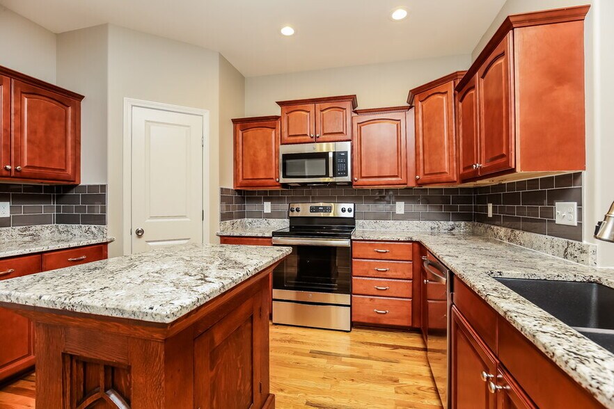 Building Photo - 1214 Saddle Brk