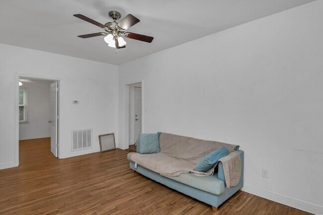 Building Photo - Charming 3-Bed Home in Olympia – Steps fro...