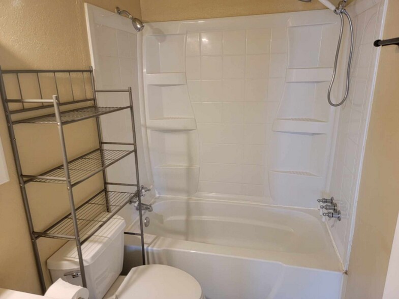 Building Photo - 290 Elma Ave NE