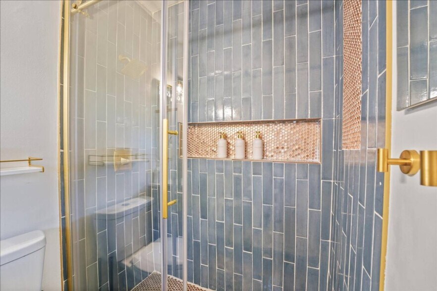 Building Photo - 113 Base Ave W