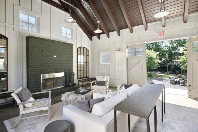 Building Photo - 121 Chestnut Cir