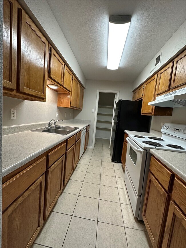 Building Photo - 6500 Sands Point Dr