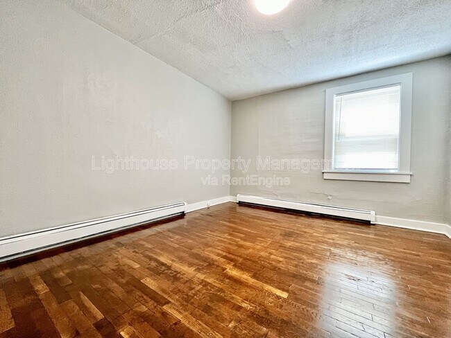 Building Photo - 429 Carrier St NE