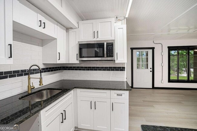 Building Photo - 788 Sherwood Rd N W