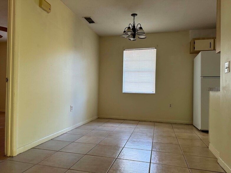 Building Photo - 155 Denice Dr
