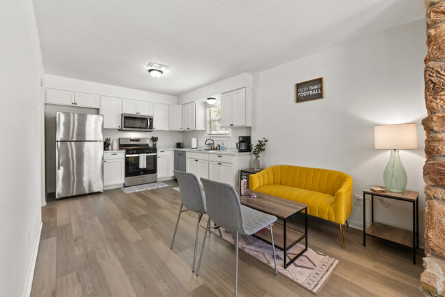 Building Photo - 4136 Willow Oak St