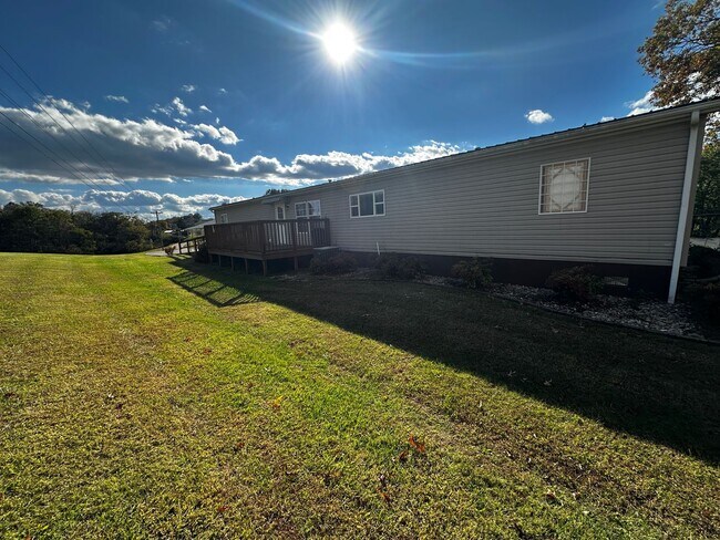 Building Photo - Spacious 4 bedroom/2 bath home for rent - ...