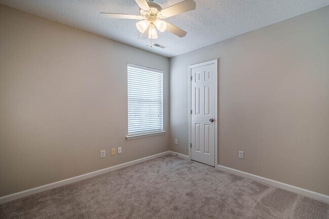 Building Photo - 101 Thorncrest Dr