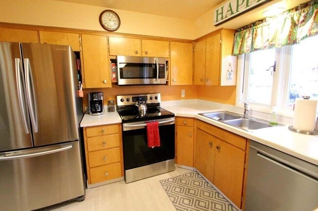 Building Photo - 2646 Yellowstone Ave