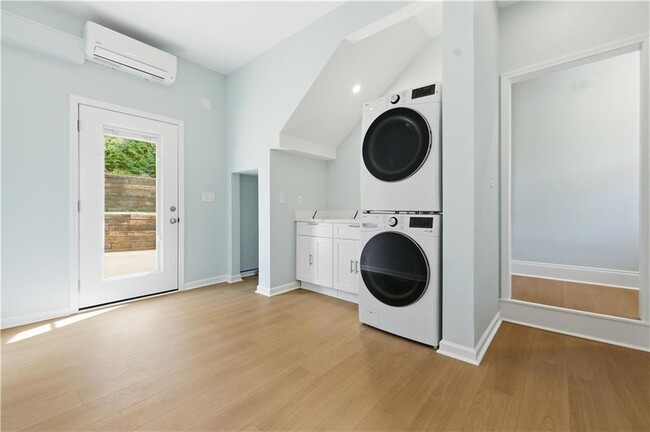 Building Photo - 850 Ormewood Ave SE