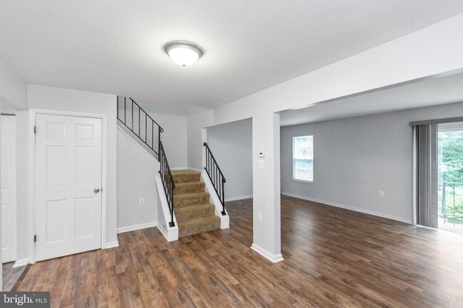 Building Photo - 14084 Fallbrook Ln