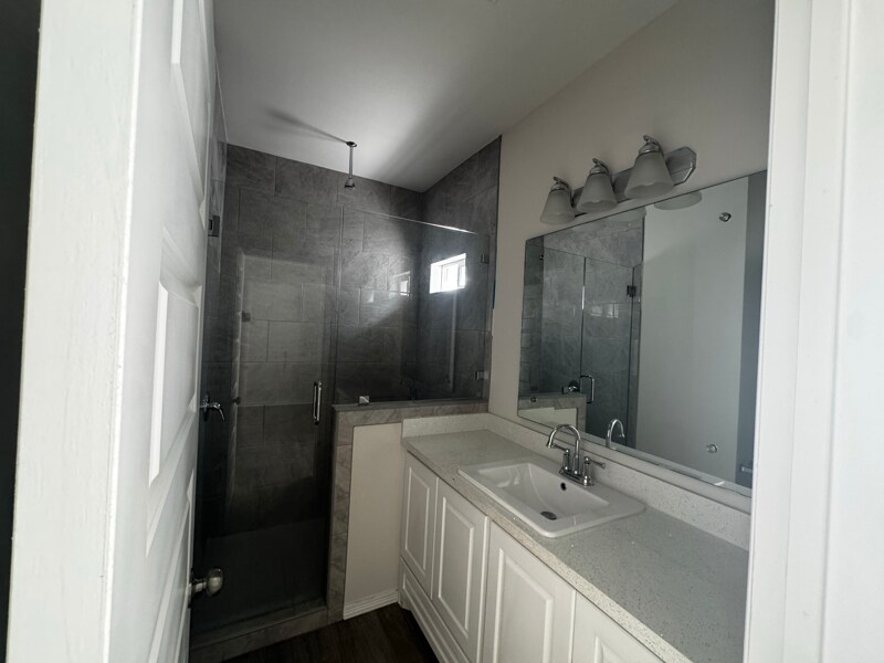 Building Photo - 1618 Playa Dr