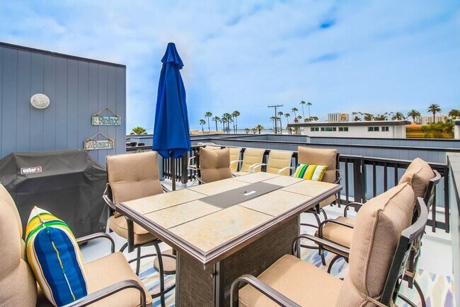 Building Photo - Furnished/ Unfurnished Beach Rental- 2 Master Suites - Roof Top Deck- Gated parking