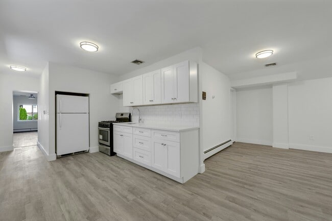 Building Photo - 2413 Hammett Ave