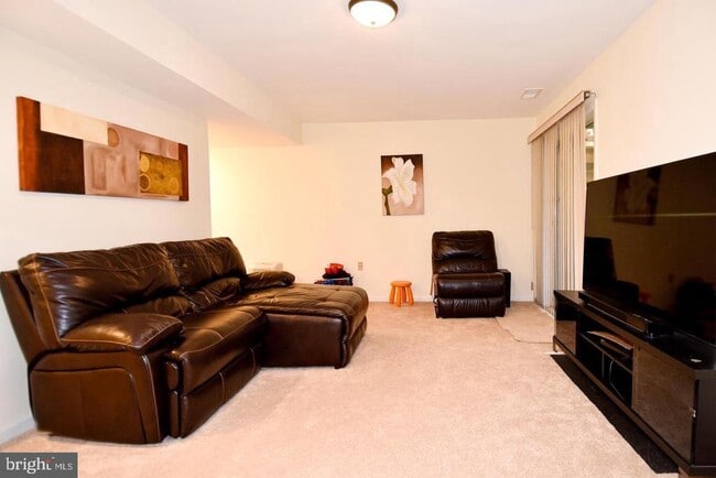 Building Photo - 5449 Grove Ridge Way