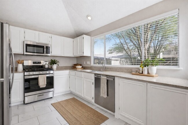 Building Photo - 8518 Pool Creek Dr