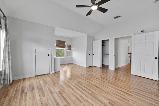 Building Photo - 136 Brook Shire