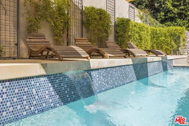 Building Photo - 2756 Westshire Dr