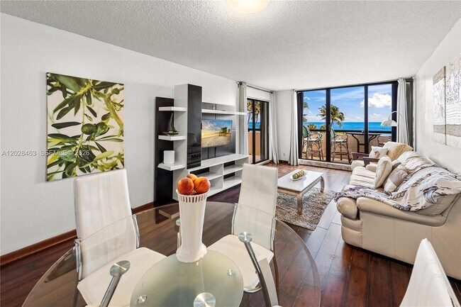 Building Photo - 2555 Collins Ave