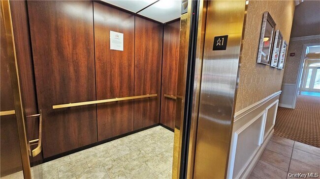 Building Photo - 105 Canter Ct