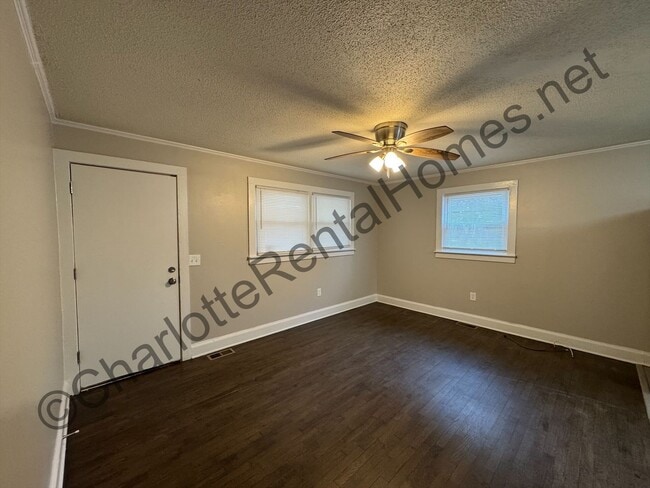 Building Photo - 3 bedroom 1 bathroom home in Gastonia!